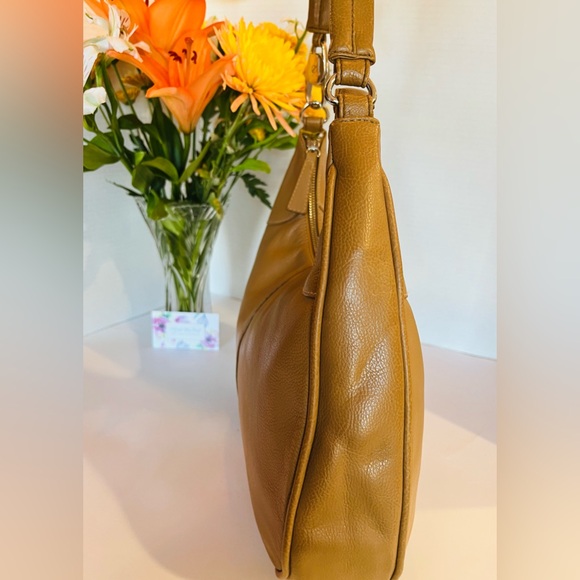APOSTROPHE Hobo Bag Purse Classic Faux Vegan Leather w Silver Hardware in Camel - Picture 4 of 12